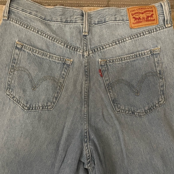 High Waist Straight Leg Levi’s Jeans - Picture 5 of 6